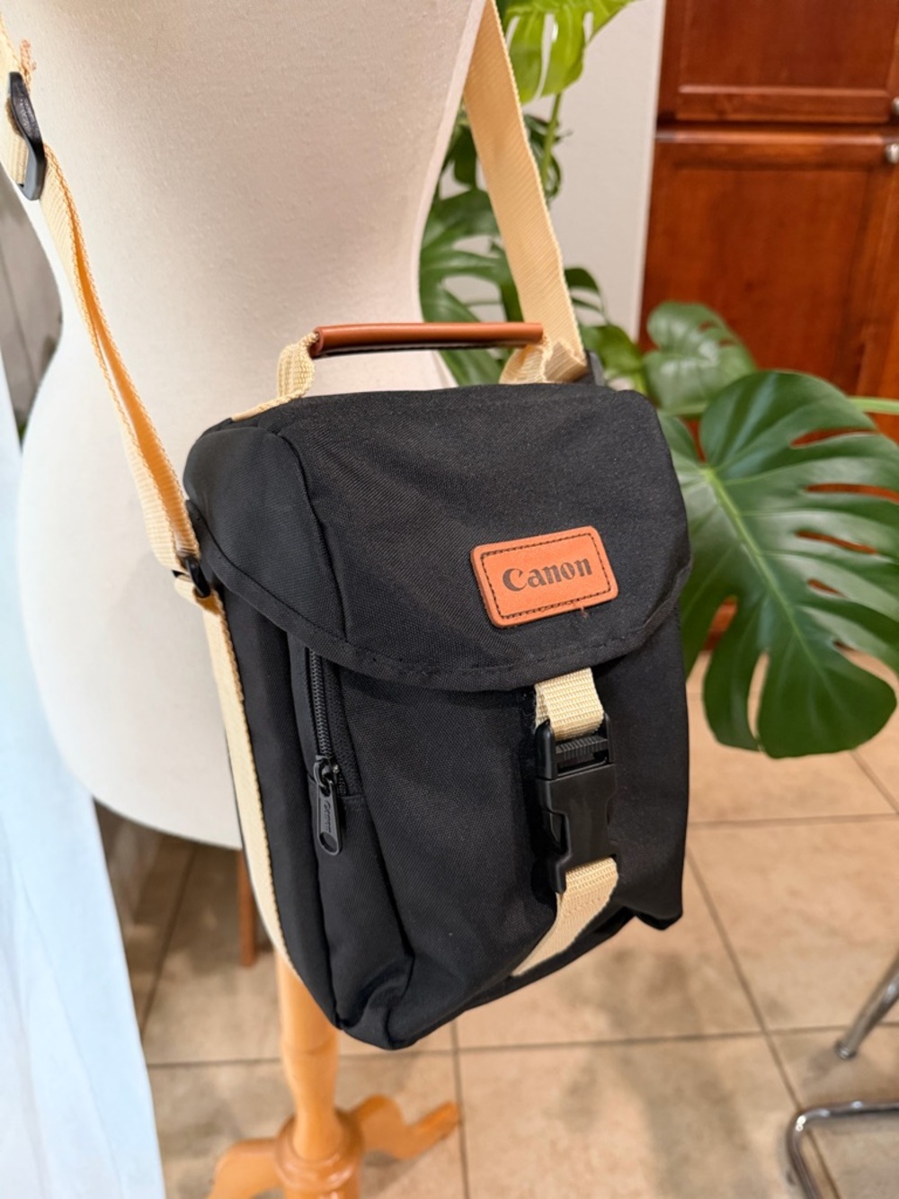 Canon Camera Bag Crossbody Black Tan Adjustable Strap Compact Case - Picture 2 of 8